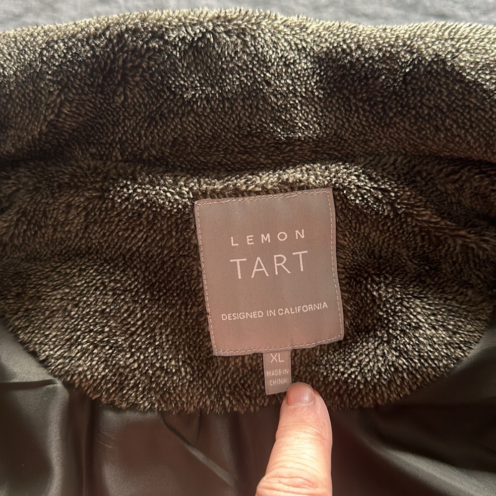 XL Lemon Tart quilted Vest in a gorgeous army green color. Super cozy & cozy EUC - Picture 12 of 12